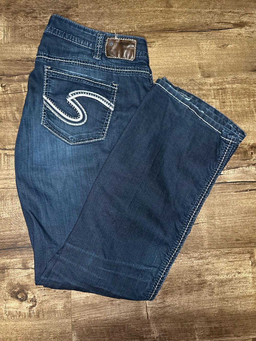Silver Jeans Women’s Boot Cut Dark Blue Denim with Contrast Stitching
